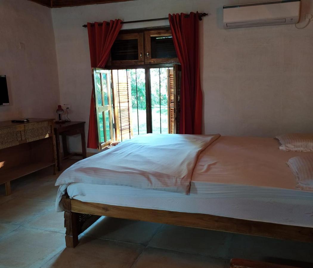 Raktokorobi Karu Gram Hotel Sri Niketan ภายนอก รูปภาพ