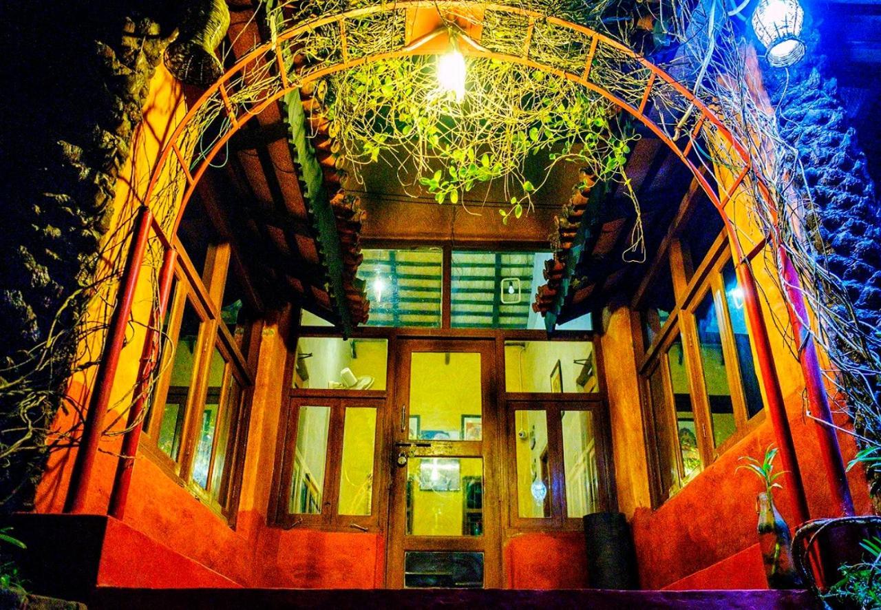 Raktokorobi Karu Gram Hotel Sri Niketan ภายนอก รูปภาพ