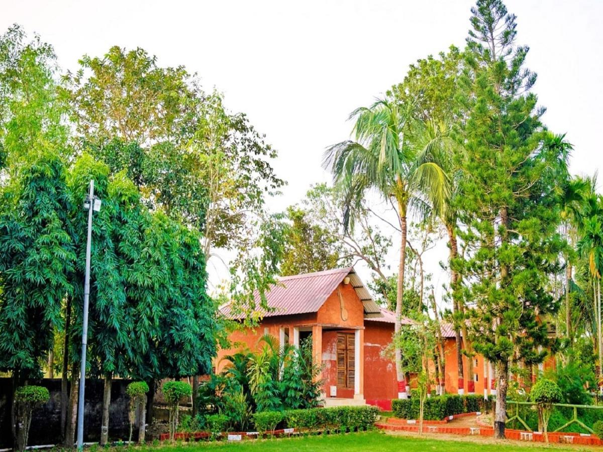 Raktokorobi Karu Gram Hotel Sri Niketan ภายนอก รูปภาพ