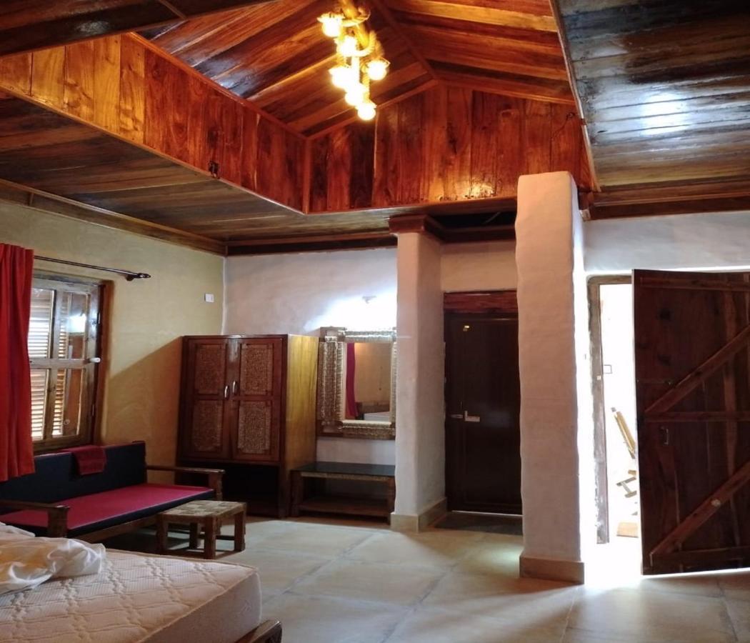 Raktokorobi Karu Gram Hotel Sri Niketan ภายนอก รูปภาพ