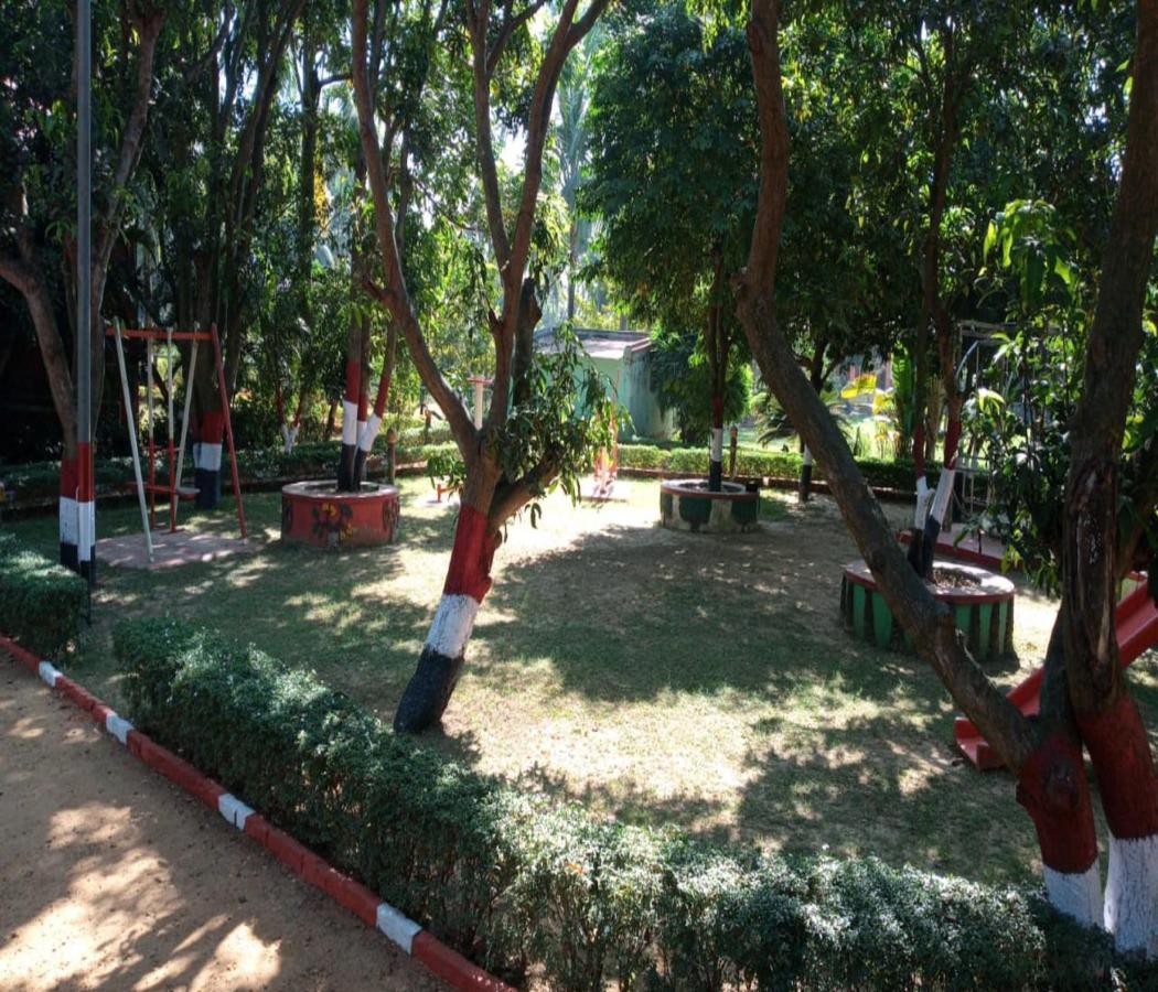 Raktokorobi Karu Gram Hotel Sri Niketan ภายนอก รูปภาพ