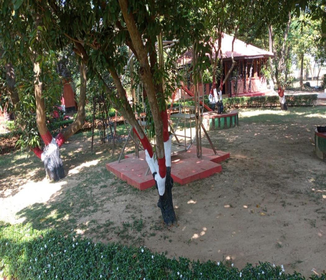 Raktokorobi Karu Gram Hotel Sri Niketan ภายนอก รูปภาพ
