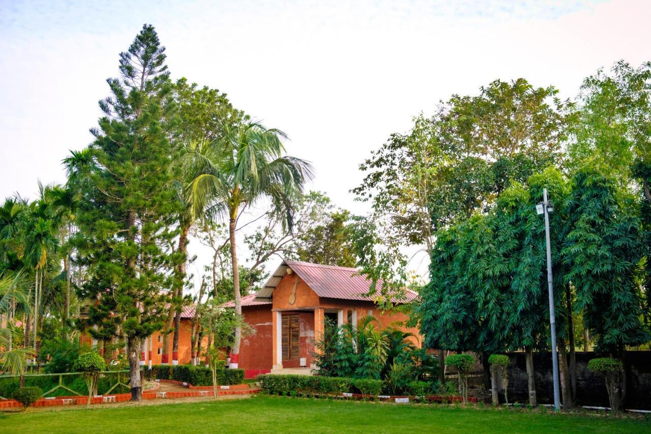 Raktokorobi Karu Gram Hotel Sri Niketan ภายนอก รูปภาพ