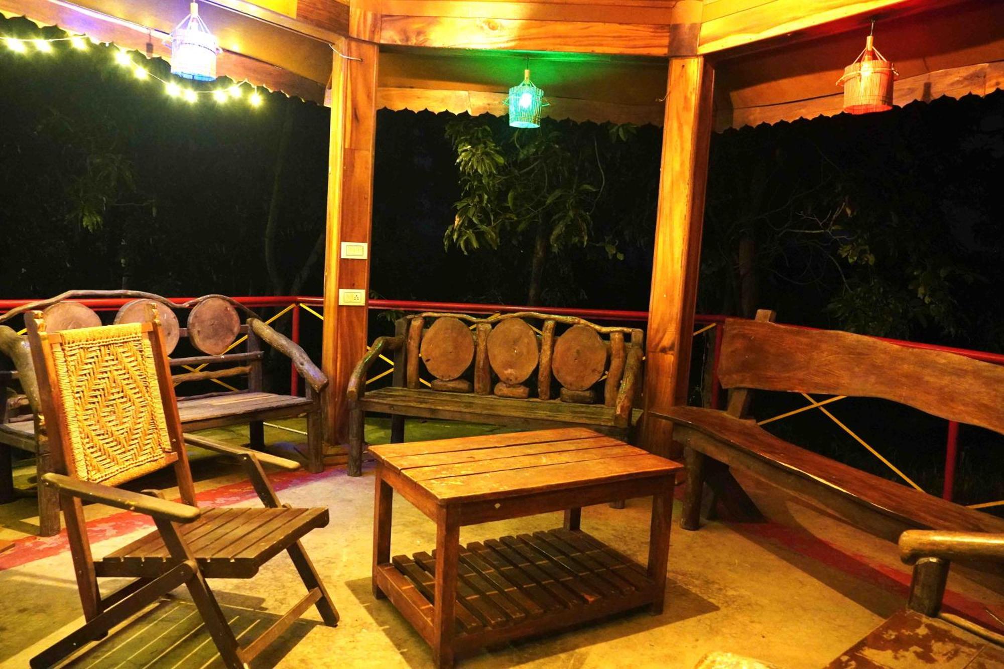 Raktokorobi Karu Gram Hotel Sri Niketan ภายนอก รูปภาพ