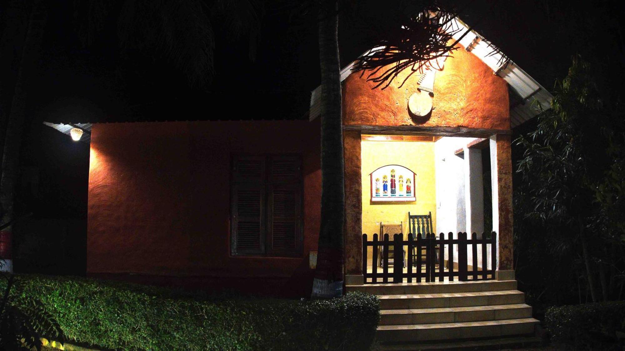 Raktokorobi Karu Gram Hotel Sri Niketan ภายนอก รูปภาพ