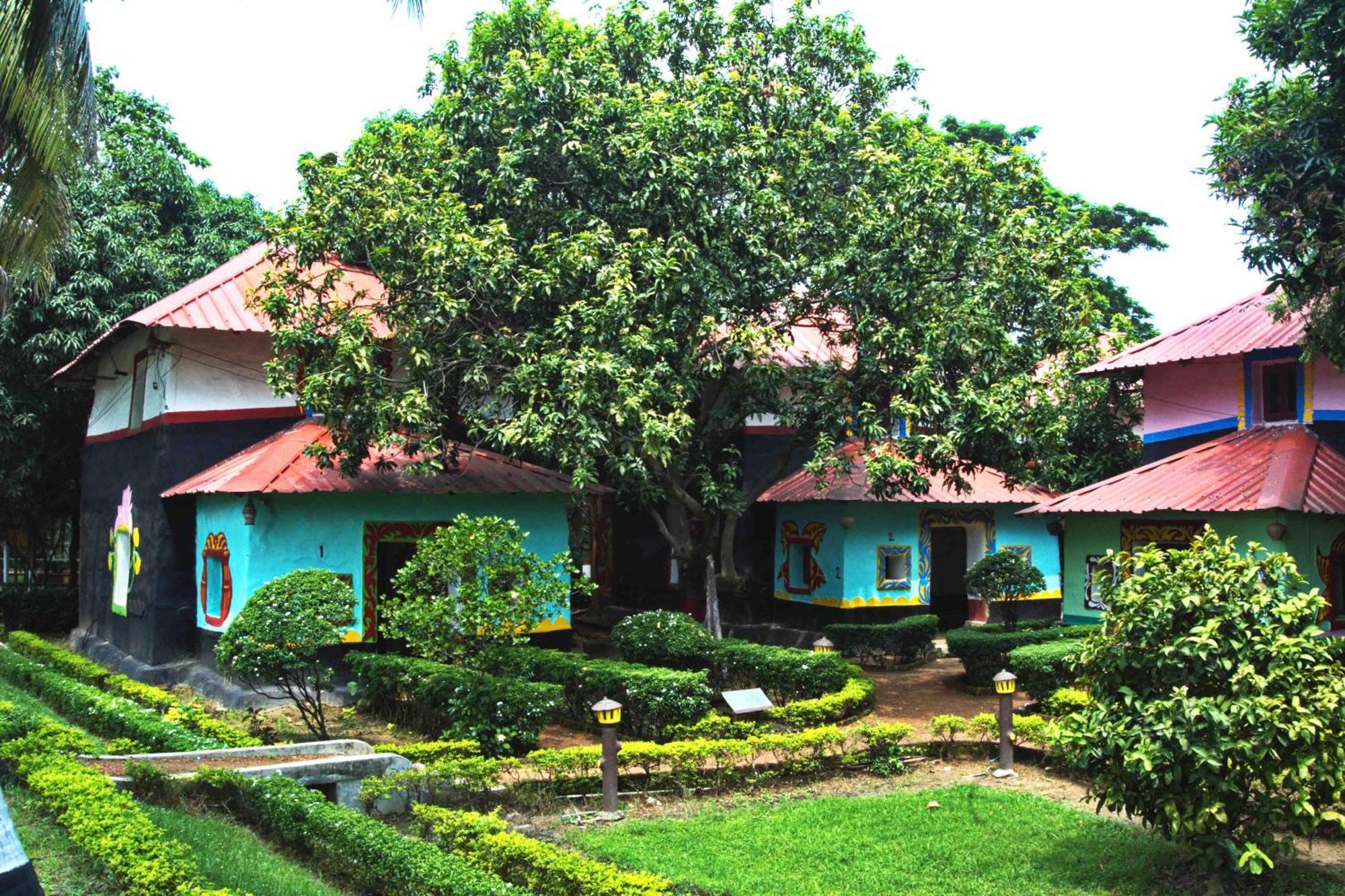 Raktokorobi Karu Gram Hotel Sri Niketan ภายนอก รูปภาพ