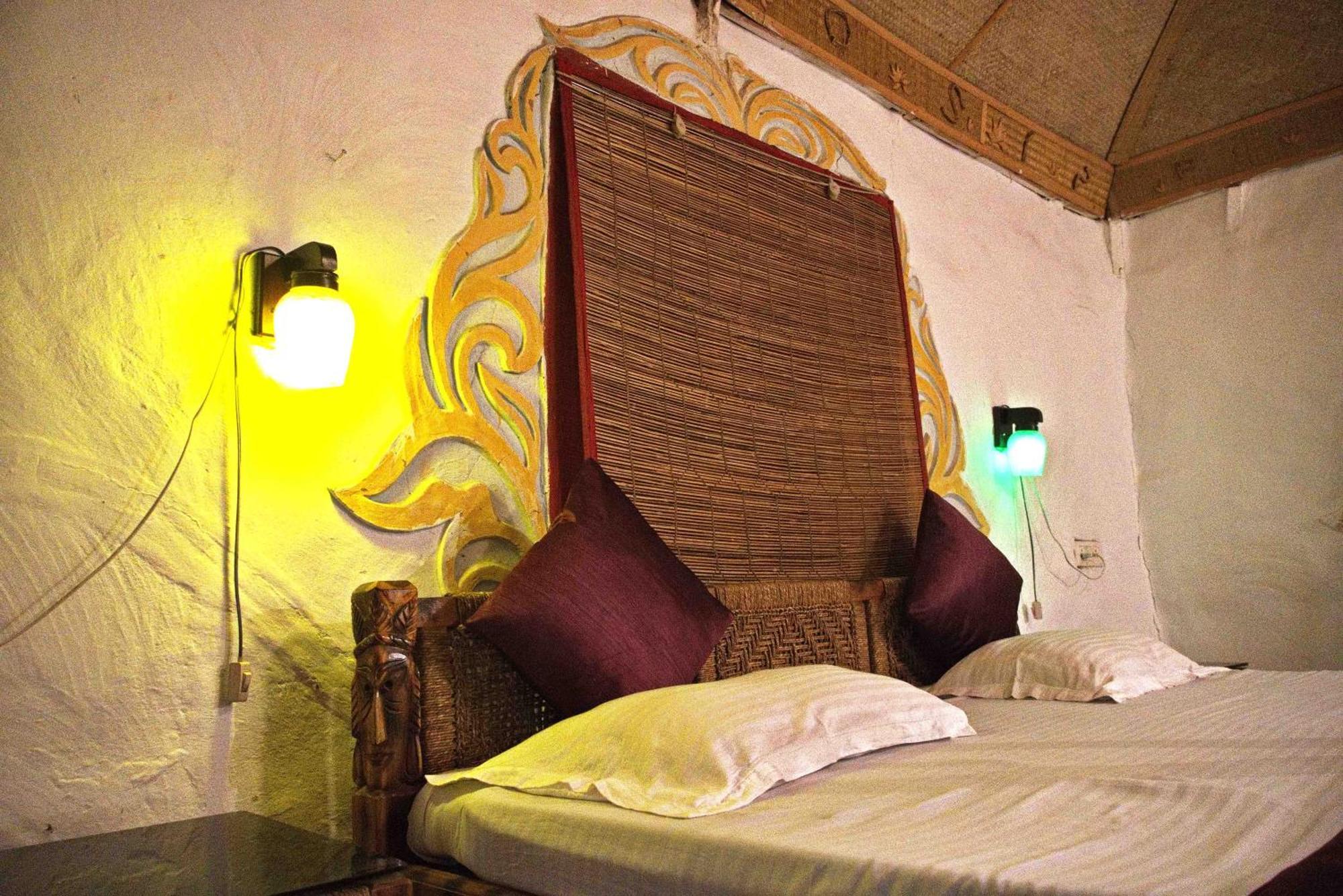 Raktokorobi Karu Gram Hotel Sri Niketan ภายนอก รูปภาพ